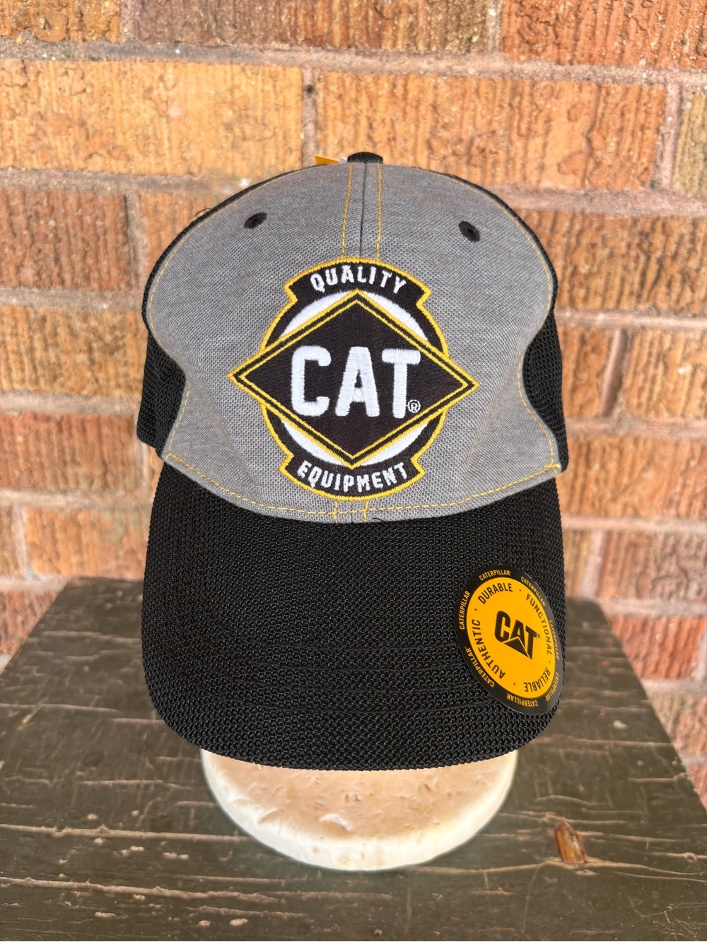 NWT Caterpillar Men's Power Mesh Stretch Cap Sz L/XL Gray Black